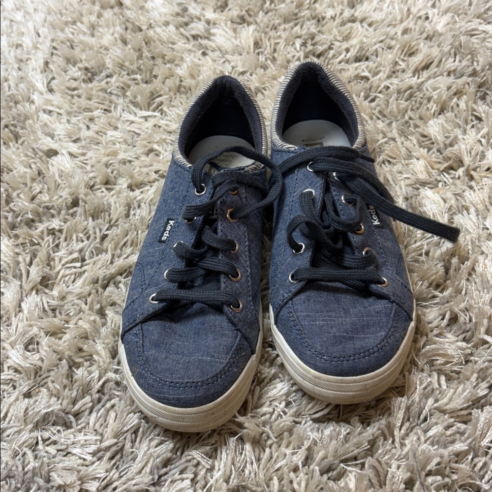 Women’s Keds denim Sneakers with navy laces size 7
